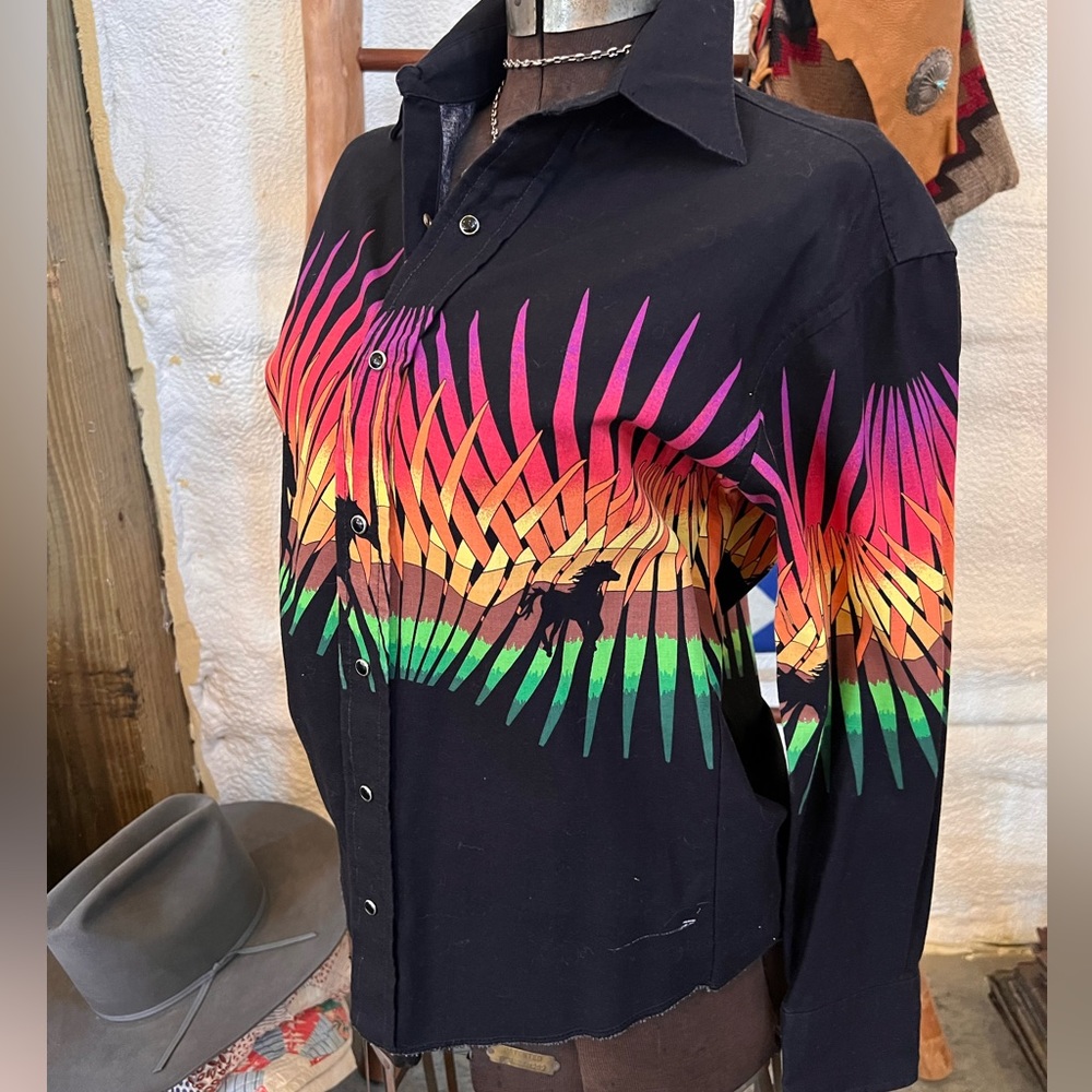 Vintage Wrangler Western shirt for women in size small.